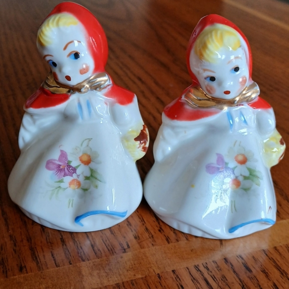 Red and White‎ Decorative Ceramic Accents